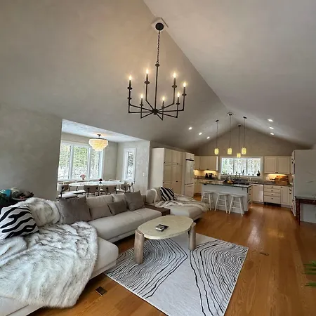 Modern House Family Retreat Hotel